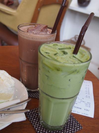 iced matcha & chocolate frape ที่ ร้านอาหาร Library พระราม 9 iced matcha & chocolate frape ที่ ร้านอาหาร Library พระราม 9