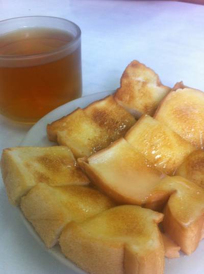 ขนมปังเนยราดนม ที่ ร้านอาหาร ออน ล๊อก หยุ่น