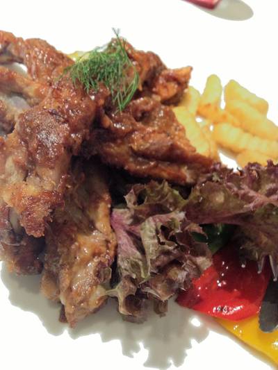 ซี่โครงหมูซอสบีบีคิว ที่ ร้านอาหาร พุทธรักษา เรสเทรอง