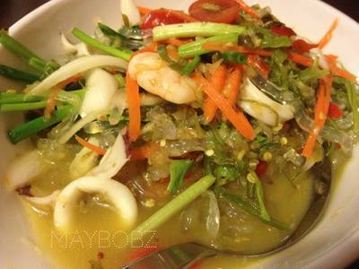 สั่งยำวุ้นเส้นสาหร่ายทะเล แต่ออกมาเป็นเส้นแก้ว สาหร่ายน้อยมาก อร่อยดี แต่เค็มไป ที่ ร้านอาหาร iKitchen สั่งยำวุ้นเส้นสาหร่ายทะเล แต่ออกมาเป็นเส้นแก้ว สาหร่ายน้อยมาก อร่อยดี แต่เค็มไป ที่ ร้านอาหาร iKitchen