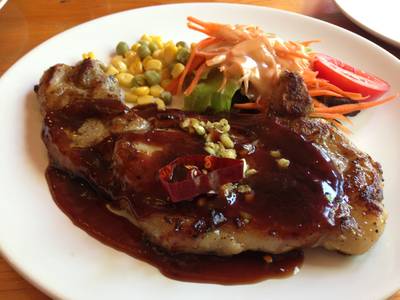 เสต็กหมูคุโรบูตะ อาหารแนะนำ อร่อยดี ราคา 340 บาท ที่ ร้านอาหาร Dairy Home(แดรี่ โฮม)