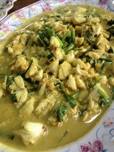 เนื้อปูผงกะหรี่ 600บ จานนี้ อร่อยสุดดด ที่ ร้านอาหาร แดงอาหารทะเล (เจ๊แดง) เจ้าเก่า