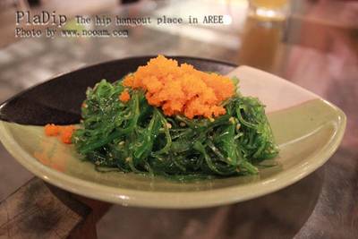 ยำสาหร่าย รสชาติดีอร่อย จานนี้ชอบ ที่ ร้านอาหาร ปลาดิบ