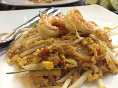 ผัดไทย ธรรมดา ที่ ร้านอาหาร ผัดไทเอกมัย
