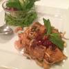 ลาบปลาแซลม่อนรมควัน ที่ ร้านอาหาร The Anna Restaurant & Art Gallery
