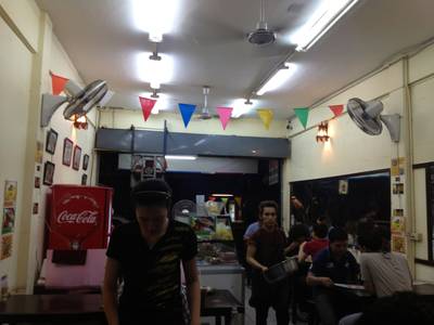 บรรยากาศในร้าน ที่ ร้านอาหาร ผัดไทเอกมัย