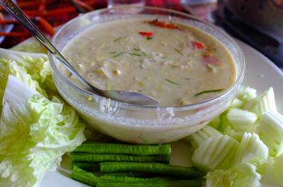 หลนปู ที่ ร้านอาหาร พิณทองเรือนแพกุ้งเผา