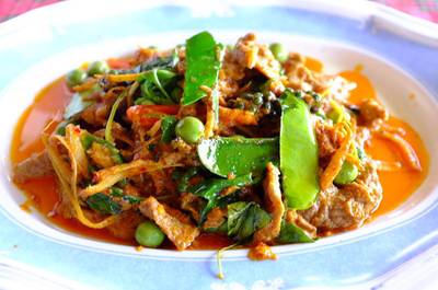 กวางผัดเผ็ด ที่ ร้านอาหาร พิณทองเรือนแพกุ้งเผา