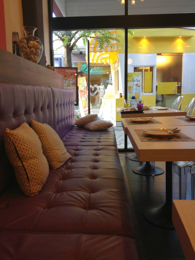 ร้านอาหาร ส้มตำดอกรัก The Circle