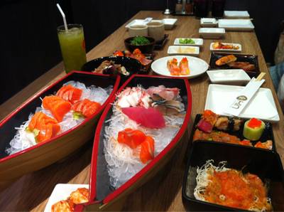 เรือในอดีต ที่ ร้านอาหาร KIN RAMEN อเวนิว รัชโยธิน