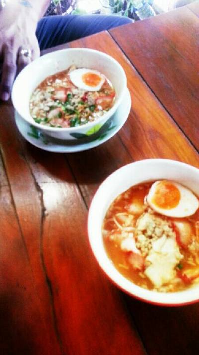 งั่มๆๆๆๆ ที่ ร้านอาหาร ก๋วยเตี๋ยวไข่ คุณแหม่ม