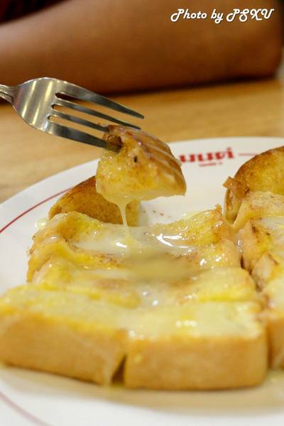 ร้านอาหาร มนต์นมสด มาบุญครอง