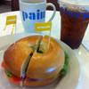 แซลมอลเบเกิ้ล ที่ ร้านอาหาร Au Bon Pain โรงพยาบาลกรุงเทพ