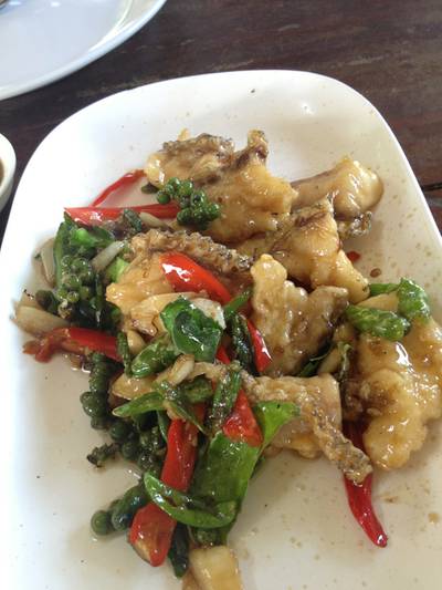 ปลาเก๋าผัดพริกสด ที่ ร้านอาหาร ครัวชนบท ปลาเก๋าผัดพริกสด ที่ ร้านอาหาร ครัวชนบท