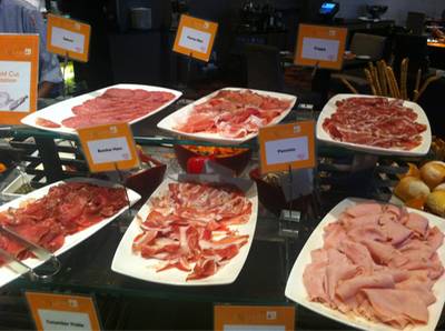 ร้านอาหาร The Square Novotel Bangkok Ploenchit Sukhumvit