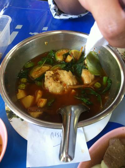 แกงป่าลูกชิ้นปลากลาย ที่ ร้านอาหาร แกงป่าศรีย่าน