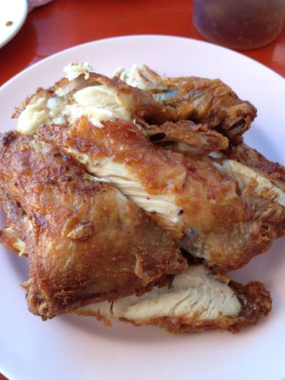 ไก่ทอด ที่ ร้านอาหาร ส้มตำป้าแดง สามย่าน (เจ๊แดง)