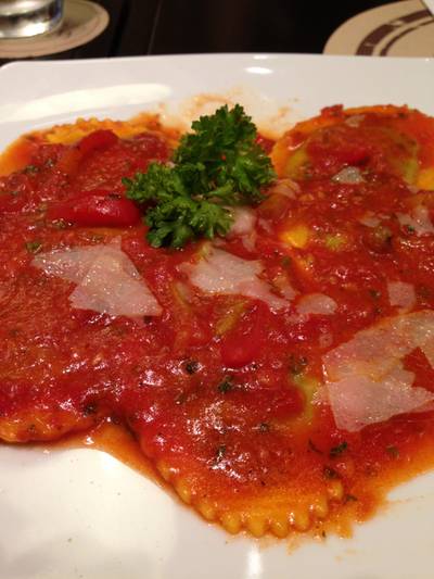 Ravioli ผักโขม ที่ ร้านอาหาร Wine Connection (Esplanade แคลาย) Ravioli ผักโขม ที่ ร้านอาหาร Wine Connection (Esplanade แคลาย)