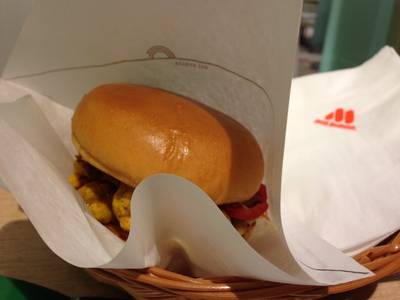 Mustard Chicken Burger ที่ ร้านอาหาร Mos Burger Siam Paragon