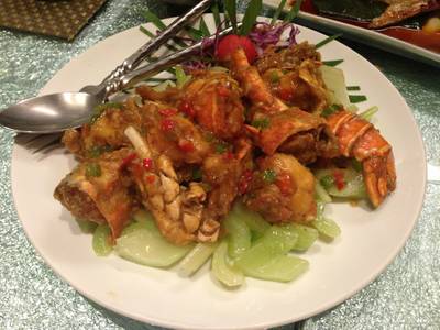 กุ้งมังกรผัดซอส XO ที่ ร้านอาหาร Silk Road Plaza Athénée Bangkok กุ้งมังกรผัดซอส XO ที่ ร้านอาหาร Silk Road Plaza Athénée Bangkok