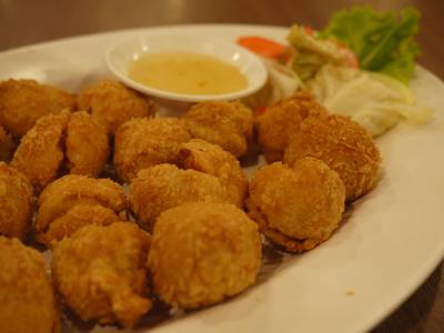 ทอดมันกุ้ง ที่ ร้านอาหาร สมบูรณ์โภชนา รัชดา