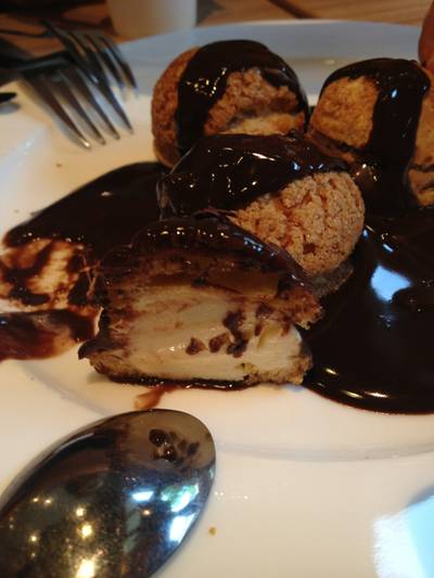 Cookie Chouxข้างในเป็นไอติม ที่ ร้านอาหาร After You Dessert Cafe Crystal Park