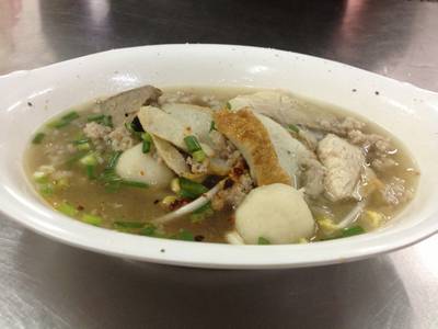เล็กน้ำ ทุกอย่าง ที่ ร้านอาหาร รุ่งเรือง ก๋วยเตี๋ยวหมู เล็กน้ำ ทุกอย่าง ที่ ร้านอาหาร รุ่งเรือง ก๋วยเตี๋ยวหมู