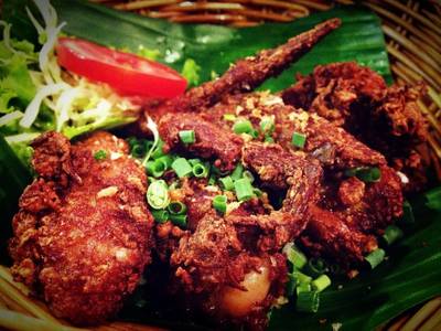 ไก่ทอด ที่ ร้านอาหาร ส้มตำนัว สยามสแควร์ซอย 5