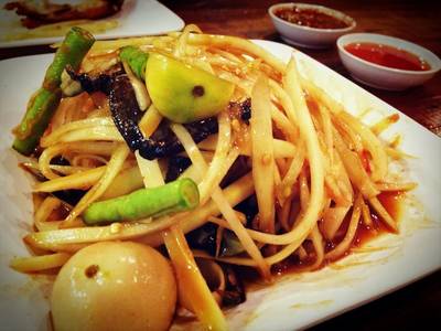 ส้มตำปูปลาร้ ที่ ร้านอาหาร ส้มตำนัว สยามสแควร์ซอย 5