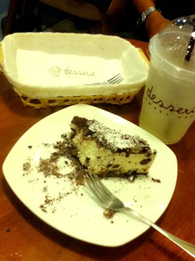 ช็อกโกแลตชิพชีสเค้ก ก่บ เลมอนโซดา ^^ ที่ ร้านอาหาร Desserie Sweet Café Terminal 21