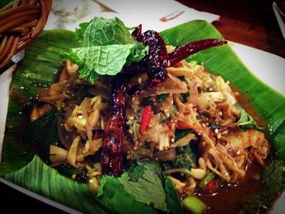 ซุปหน่อไม้ ที่ ร้านอาหาร ส้มตำนัว สยามสแควร์ซอย 5