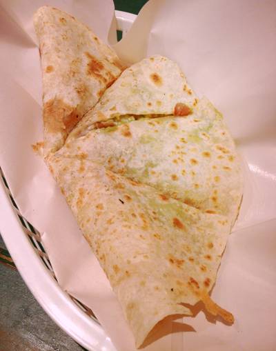 Chicken Quesedilla ที่ ร้านอาหาร La Monita Taqueria