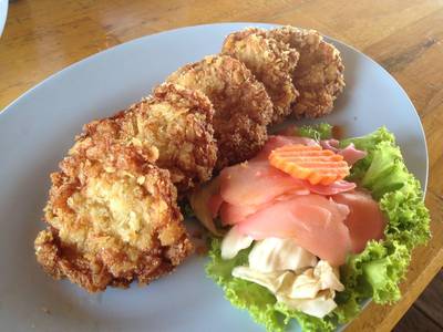 ทอดมันกุ้ง ที่ ร้านอาหาร จุดชมวิวทะเลกรุงเทพฯ