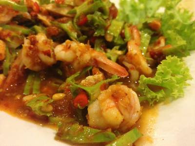 ยำถั่วพู ที่ ร้านอาหาร เรือนปั้นหยา