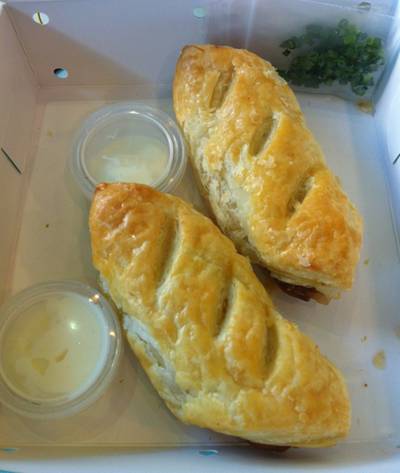 พายไส้กรอกชีส ที่ ร้านอาหาร Ka-nom The Circle