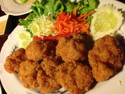 มาบ้านท้ายซอยต้องสั่งคร๊าบบบ ทอดมันกุ้ง ที่ ร้านอาหาร บ้านท้ายซอย