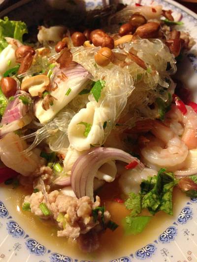 ยำวุ้นเส้น เริ่ดดด ที่ ร้านอาหาร บ้านท้ายซอย