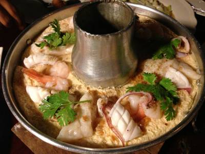 Recomand ครับหม้อนี้ ไข่ตุ๋นทะเล ฟูๆ ที่ ร้านอาหาร บ้านท้ายซอย
