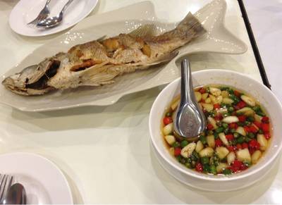 ปลากระพงทอดน้ำปลาพริก ที่ ร้านอาหาร ครัวอัปษร สาขา 2 (เสาชิงช้า)