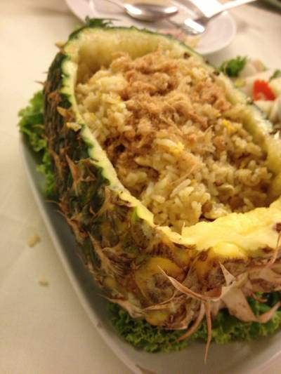 ข้าวผัดสับปะรด ที่ ร้านอาหาร รถเสบียง ข้าวผัดสับปะรด ที่ ร้านอาหาร รถเสบียง
