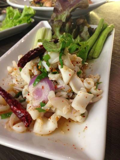 ปลาหมึกกรุบกริบ ที่ ร้านอาหาร Midtown