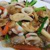 หมึกผัดไข่เค็ม...สด อร่อย 80 บาท ที่ ร้านอาหาร น้าติ