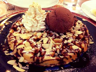 Double Chocolate Waffle ที่ ร้านอาหาร iKitchen Double Chocolate Waffle ที่ ร้านอาหาร iKitchen