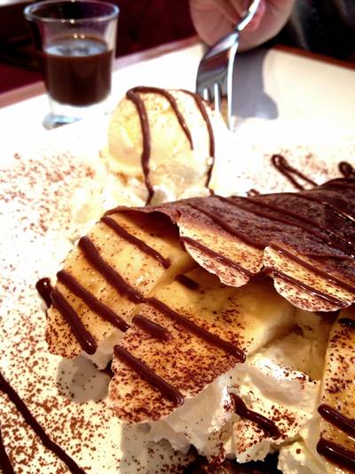 French Chocolate Pancake กำลังกินแล้ว :) ที่ ร้านอาหาร Pancake Cafe The Circle French Chocolate Pancake กำลังกินแล้ว :) ที่ ร้านอาหาร Pancake Cafe The Circle