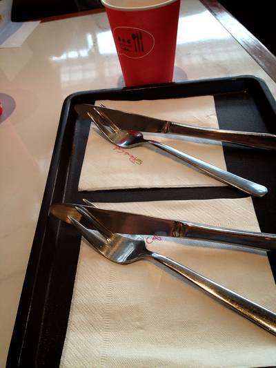 อาวุธพร้อม ที่ ร้านอาหาร Pancake Cafe The Circle