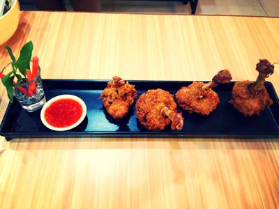ร้านอาหาร โต๊ะเตี๋ยวตุ๋น
