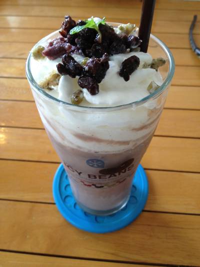 ถั่วรวมปั่นเพิ่มวิปครีม ที่ ร้านอาหาร บ้านถั่วเย็น