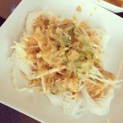 ขนมจีนน้ำยาบีบเส้นสดๆ นุ่มๆเหนียวๆดี ที่ ร้านอาหาร ขนมจีนเทวดา & สเต็ก พระราม 2