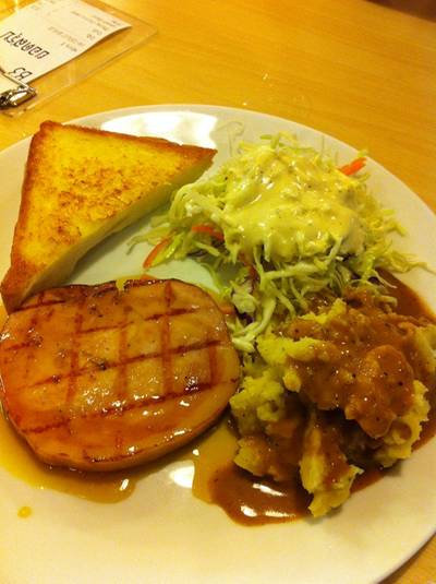 แฮมสเต๊ก ที่ ร้านอาหาร Eat Am Are