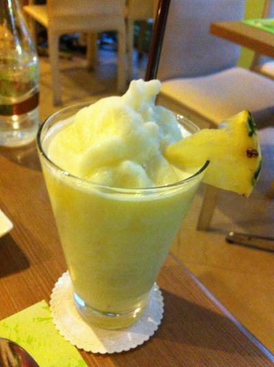 น้ำสับปะรดปั่น ที่ ร้านอาหาร Secret Garden สาทร